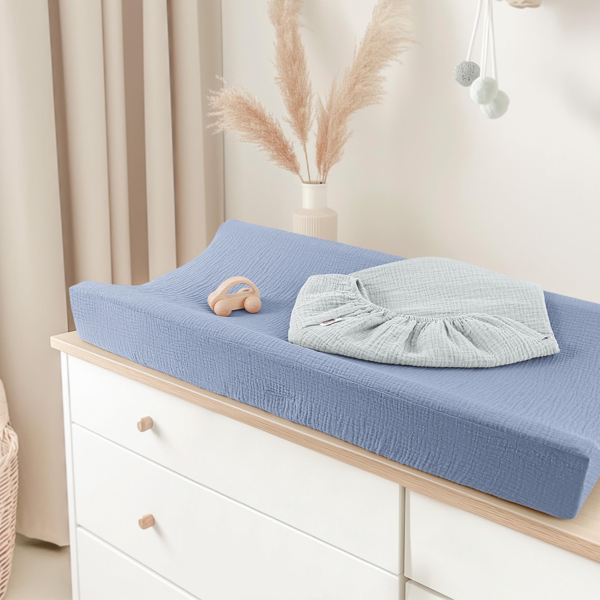 Bearmoss changing pad cover buckle straps accommodate safety straps for added security