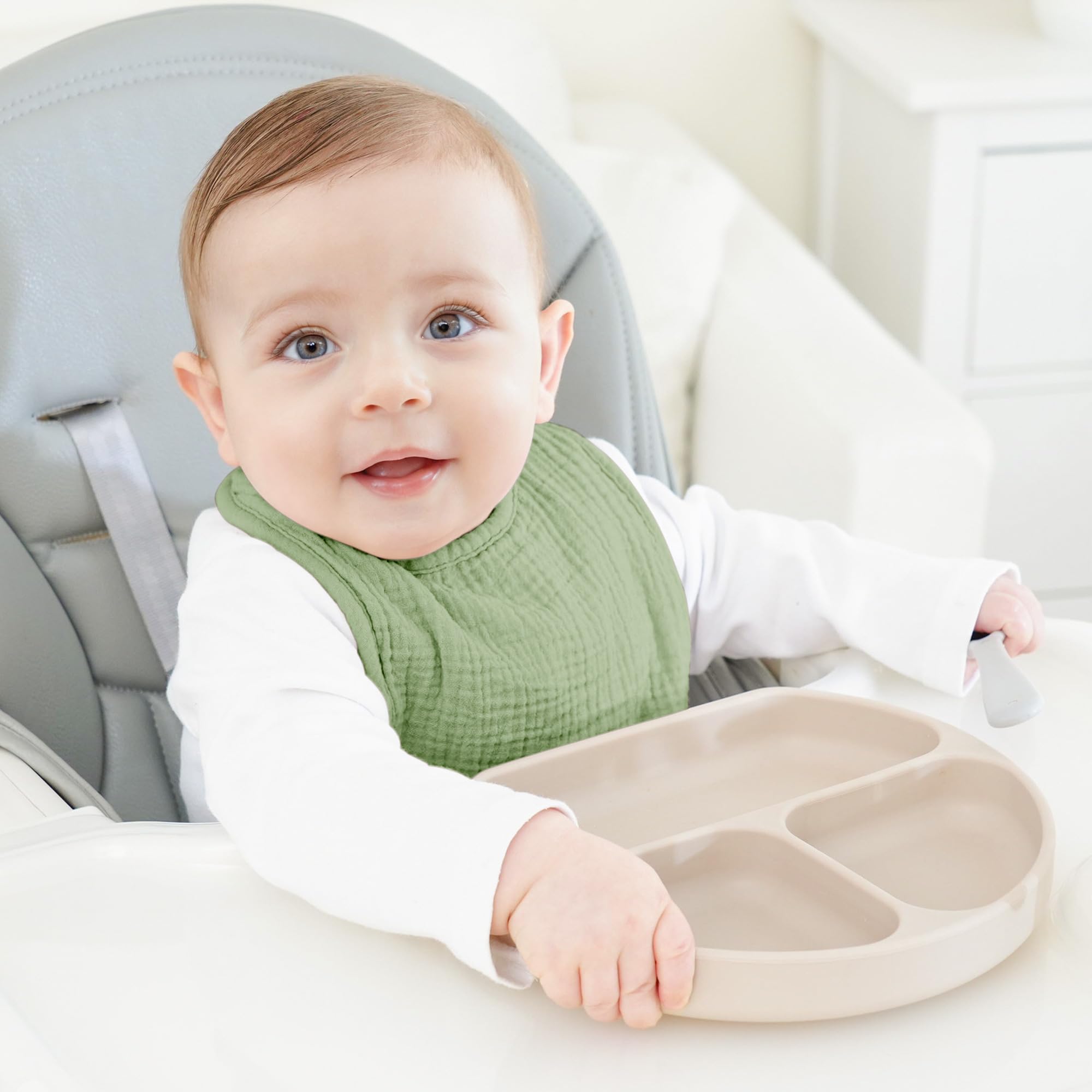 Bearmoss muslin baby bib adjustable snaps demonstrate growth fit