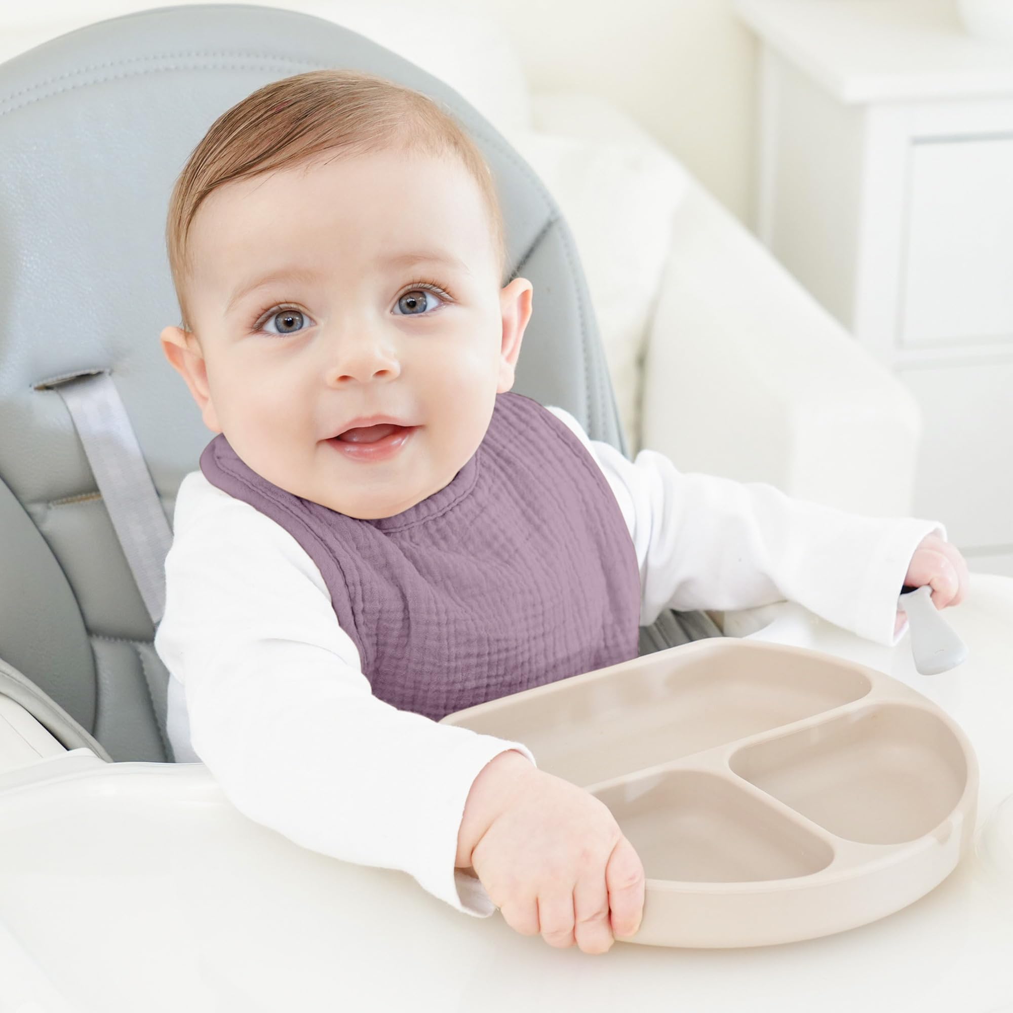 Bearmoss muslin baby bibs adjustable snaps demonstrate growing-with-baby fit.