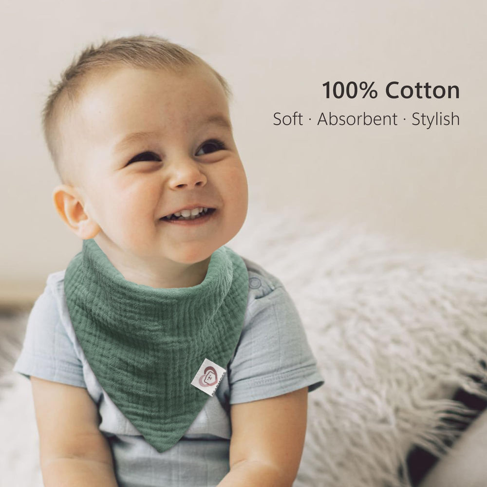 Bearmoss adjustable snap bib with comfortable fit for a growing baby.