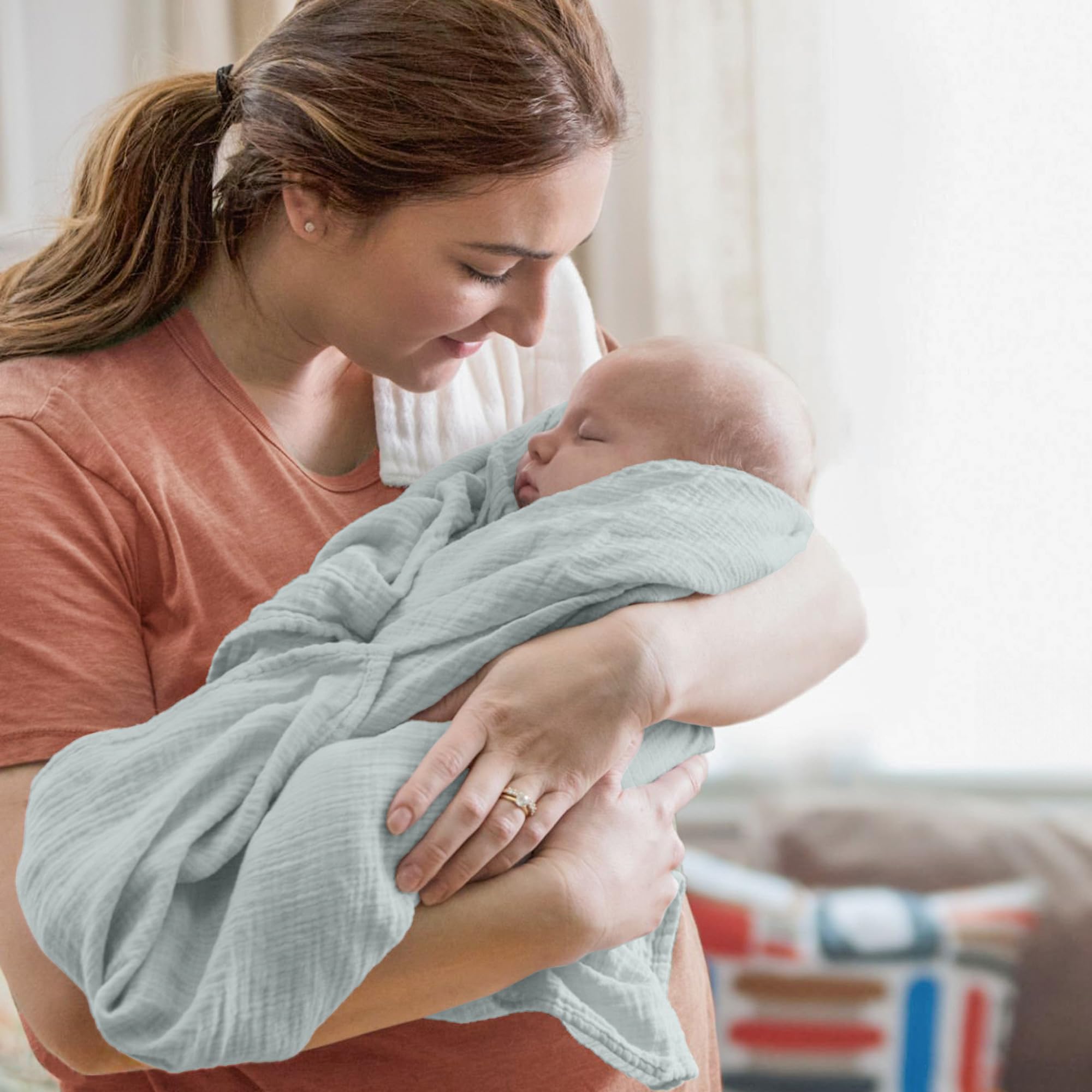 Bearmoss muslin swaddle blankets soft cotton closeup, gentle texture for newborn skin