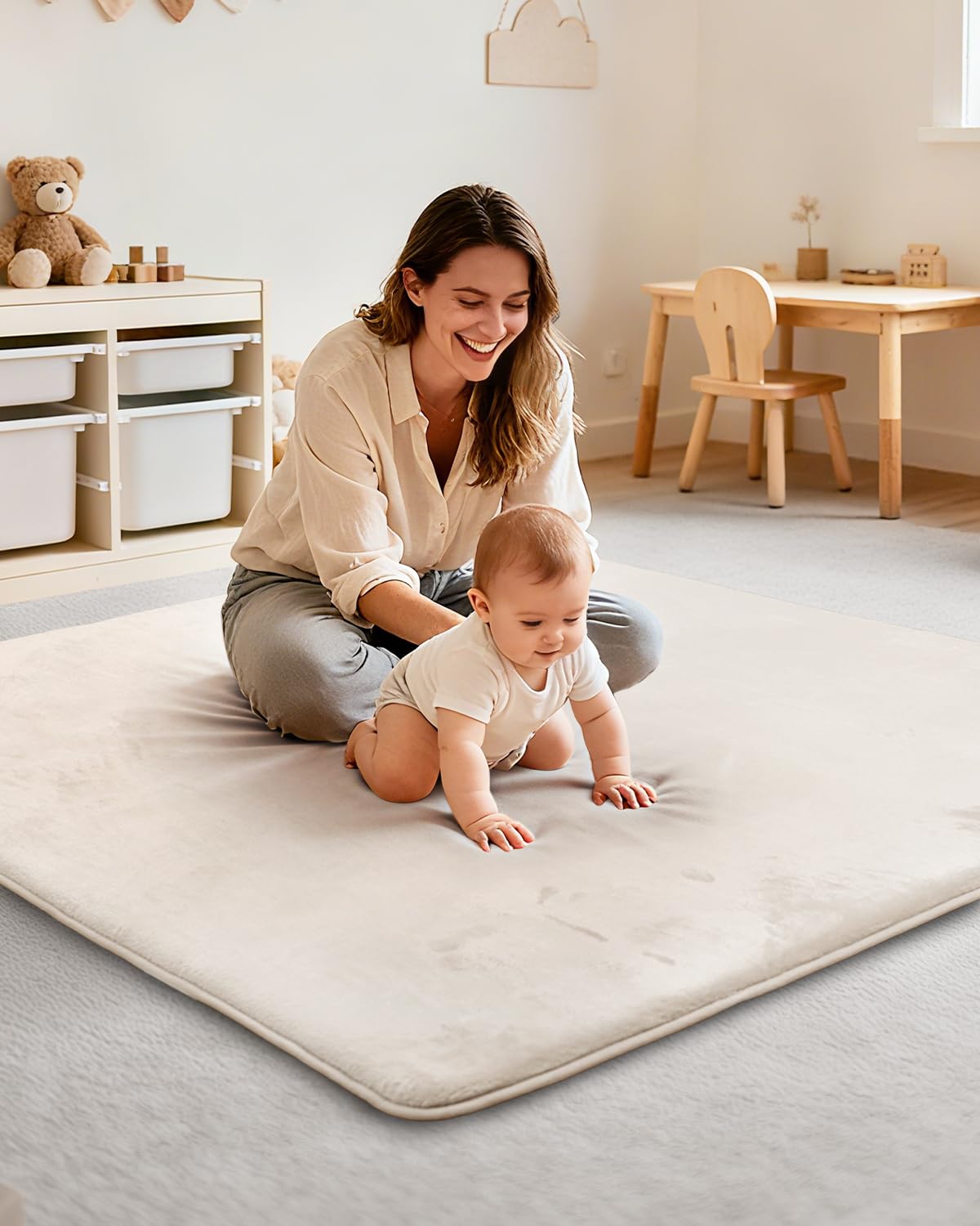 Beavtaens 50x50 mat in use during tummy time with ample space.