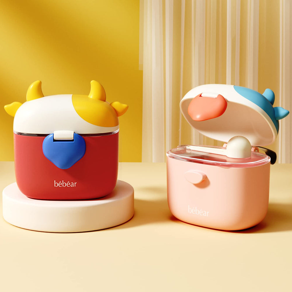 Bebamour Baby Formula Dispenser lid-seal demonstrates airtight lid to protect contents during travels