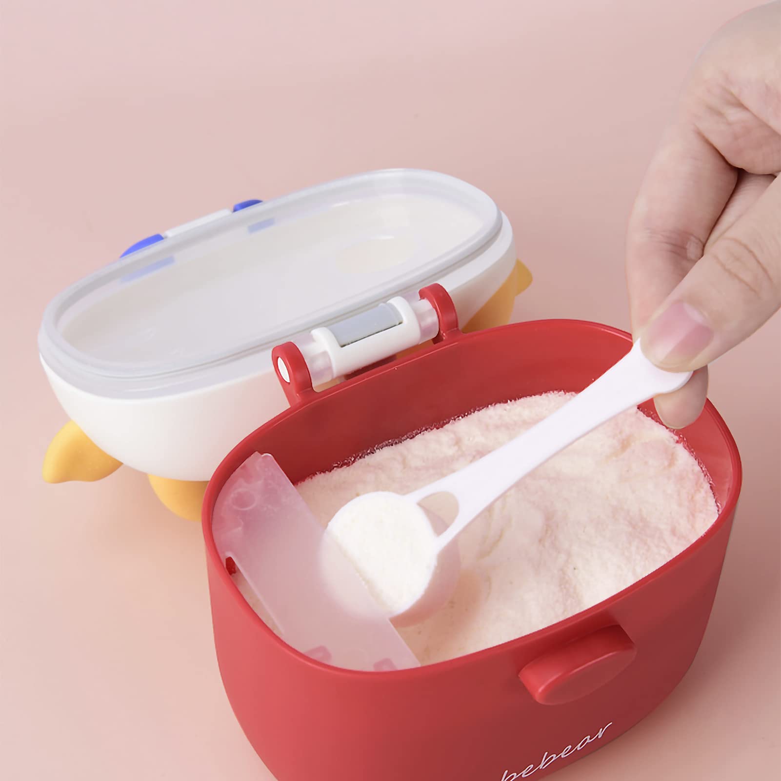 Bebamour Baby Formula Dispenser spoon-hole detail helps pack every scoop reliably