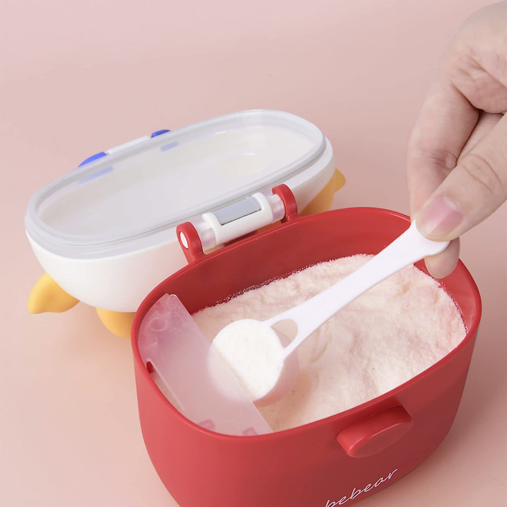 Bebamour Baby Formula Dispenser spoon-hole detail helps pack every scoop reliably