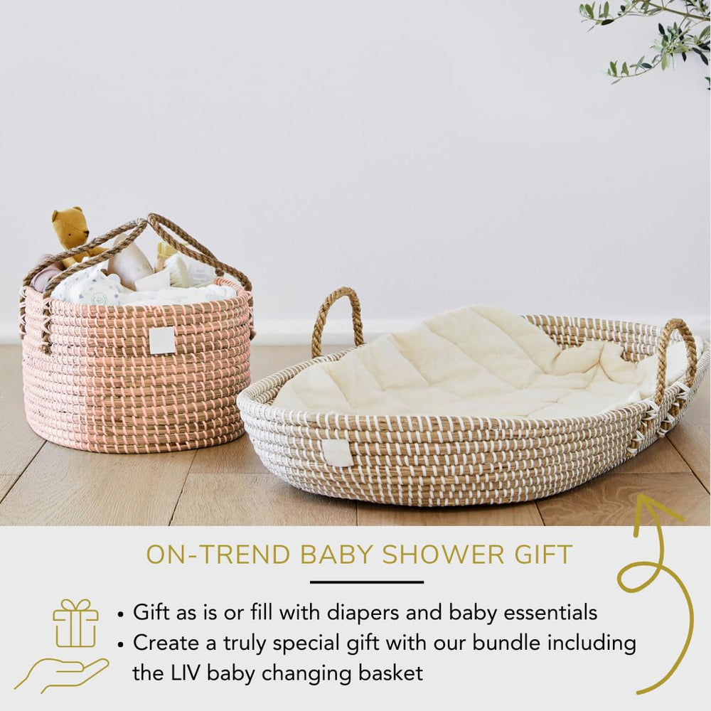 Bebe Bask Lily Blush cotton divider inside for neat separation of essentials.
