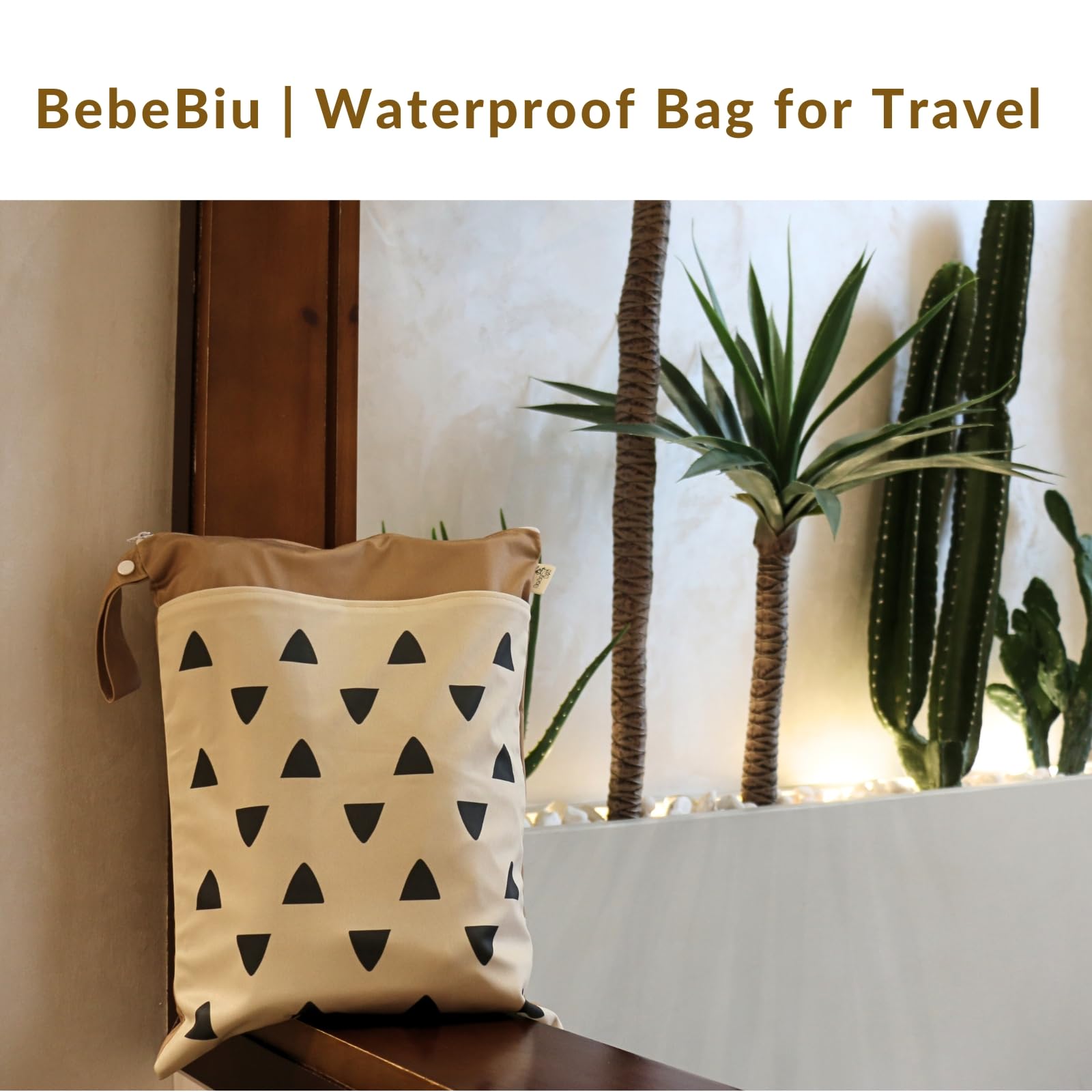 BebeBiu wet bag stores baby essentials and pump accessories neatly.