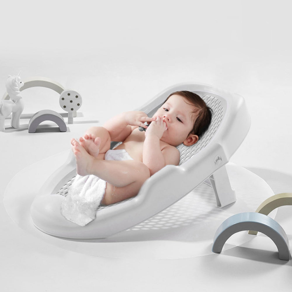 Beberoad Love non slip design keeps baby steady during bath