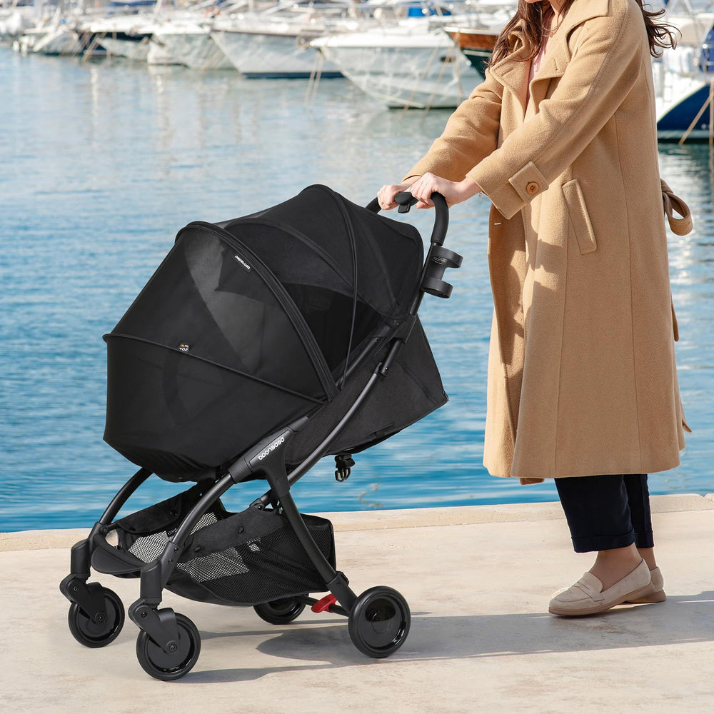 Beberoad Love stroller-mosquito-net in black blocks insects for peaceful park visits.