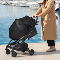 Beberoad Love stroller-mosquito-net in black blocks insects for peaceful park visits.