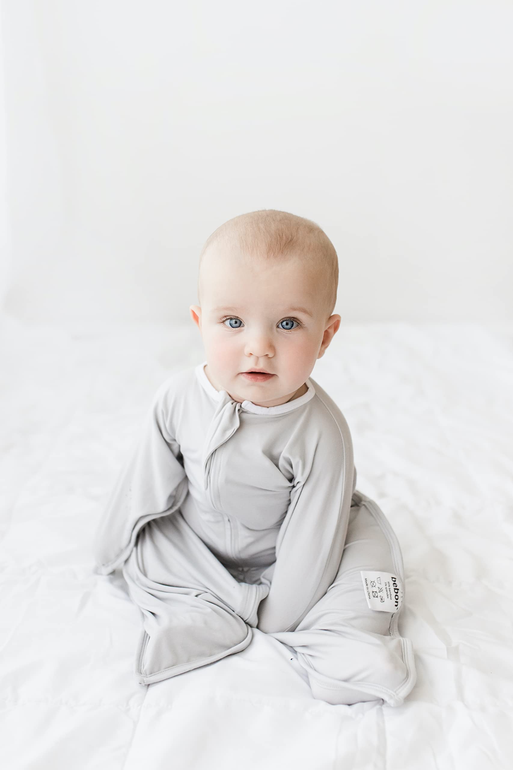 bebon Transition Swaddle CozyGrey small 4-8 month face-safe design prevents scratches.