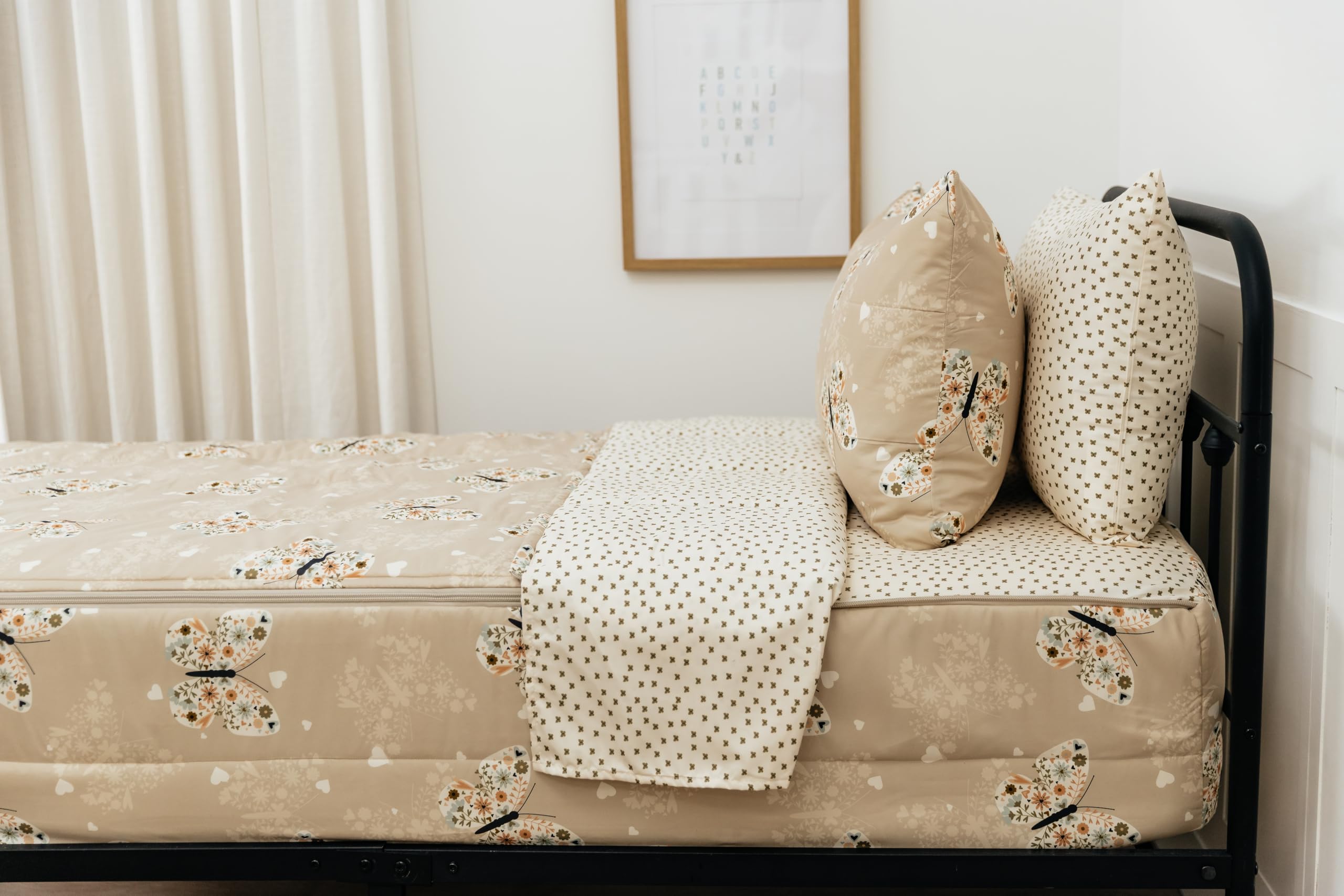 Beddy's butterfly elastic bottom keeps bedding in place
