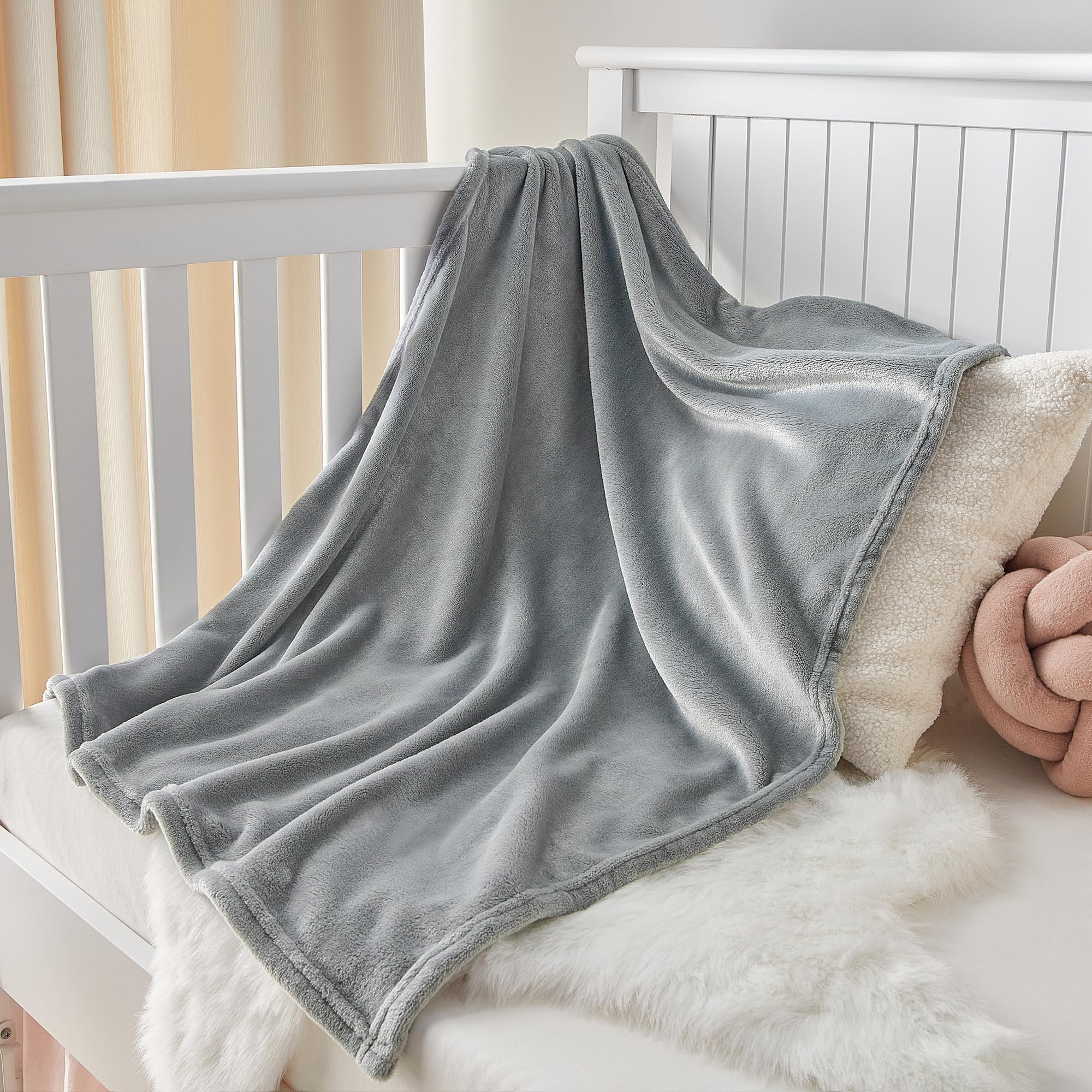 BEDELITE blanket-260gsm-warmth demonstrates breathable warmth for year-round comfort.