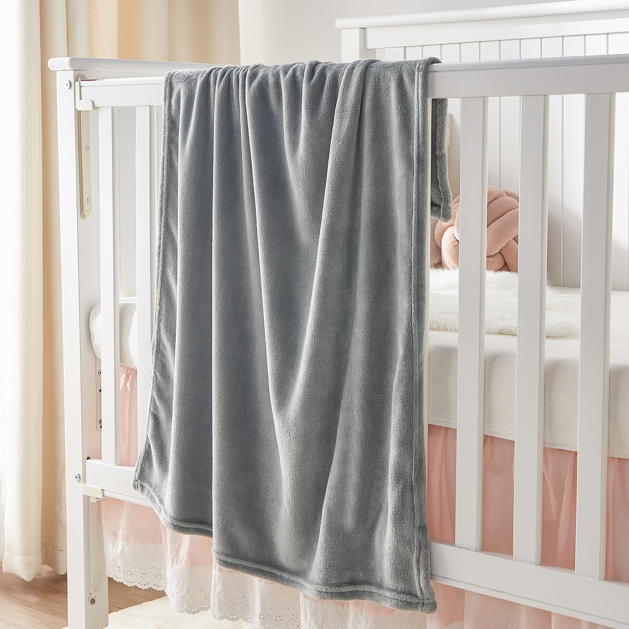BEDELITE blanket crib-stroller-use illustrates versatile, portable design for naptime on the go.