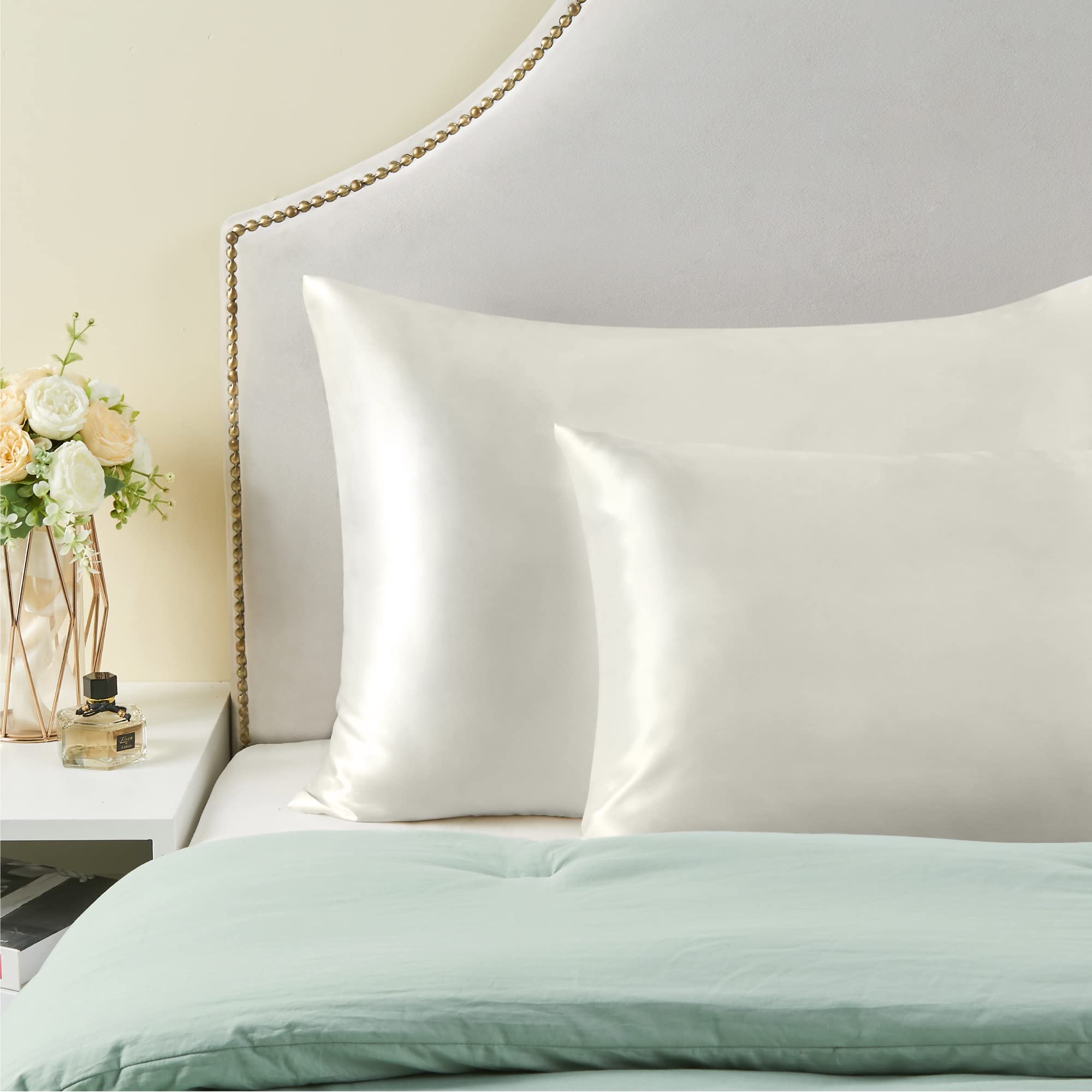 BEDELITE satin pillowcase packaging includes two ivory pillowcases for gifting or sharing.