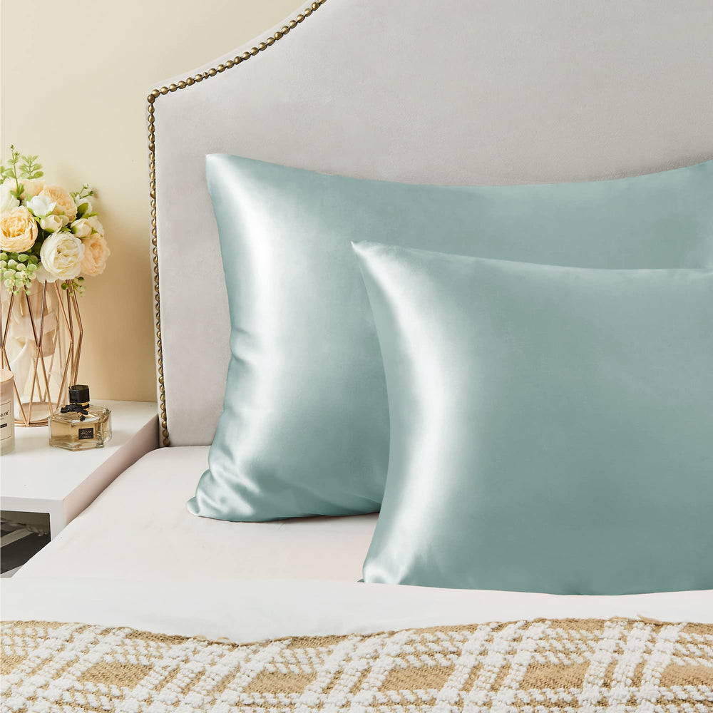 BEDELITE toddler-size satin pillowcase brings gentle comfort for kids.