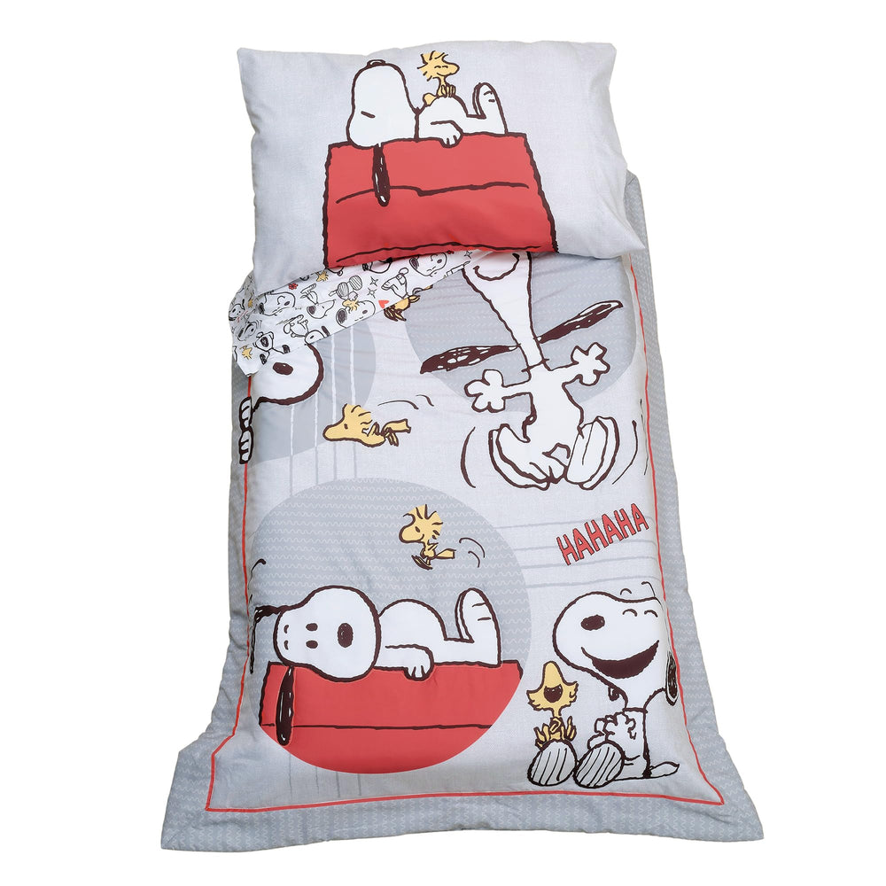 Bedtime Originals Snoopy Love four-piece set supports easy, cozy bed routines.