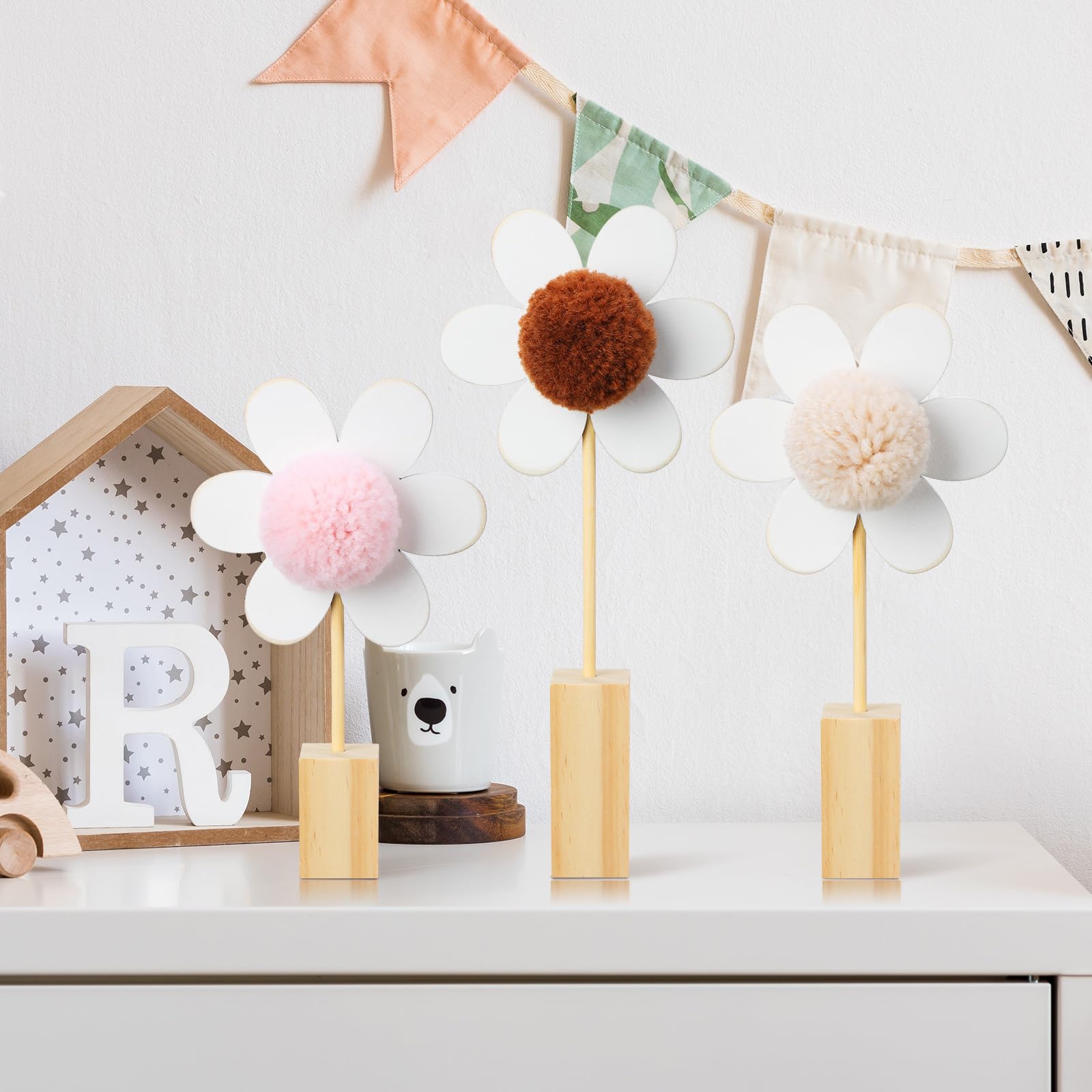Beeveer three-piece daisy decor set packaged for gifting or home styling.