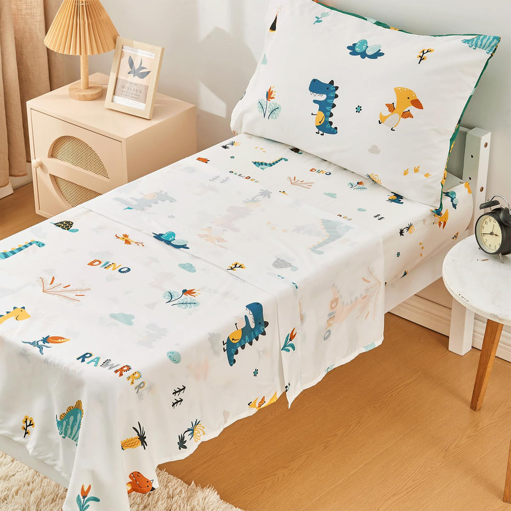 Beeweed machine-washable toddler bedding for easy cleanup.