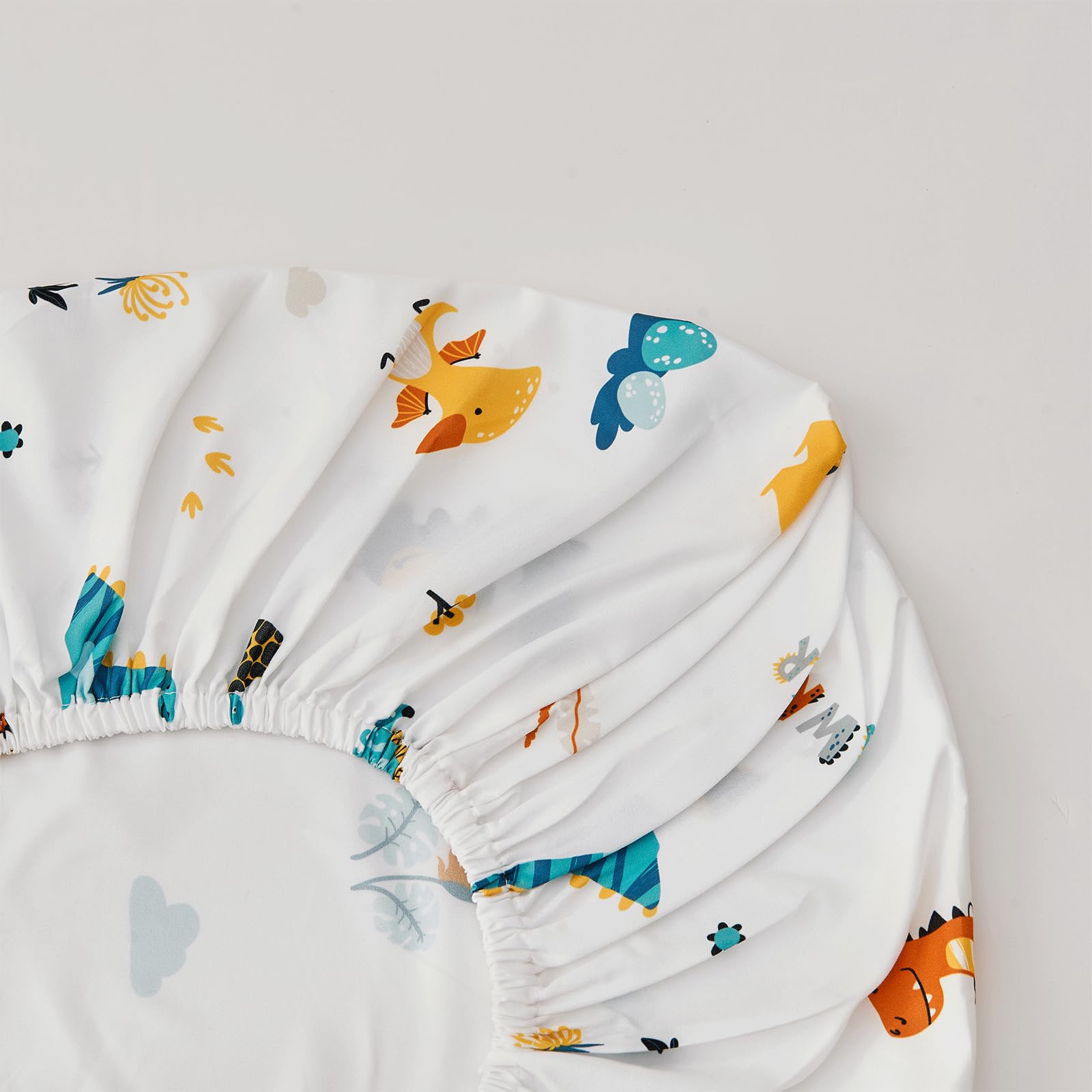 Beeweed toddler bed fitted sheet 28x52 fits standard mattresses securely.