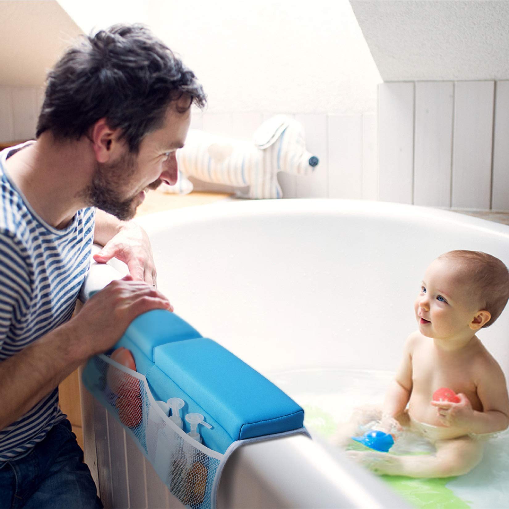 Beiens blue kneeler in use during baby bath time