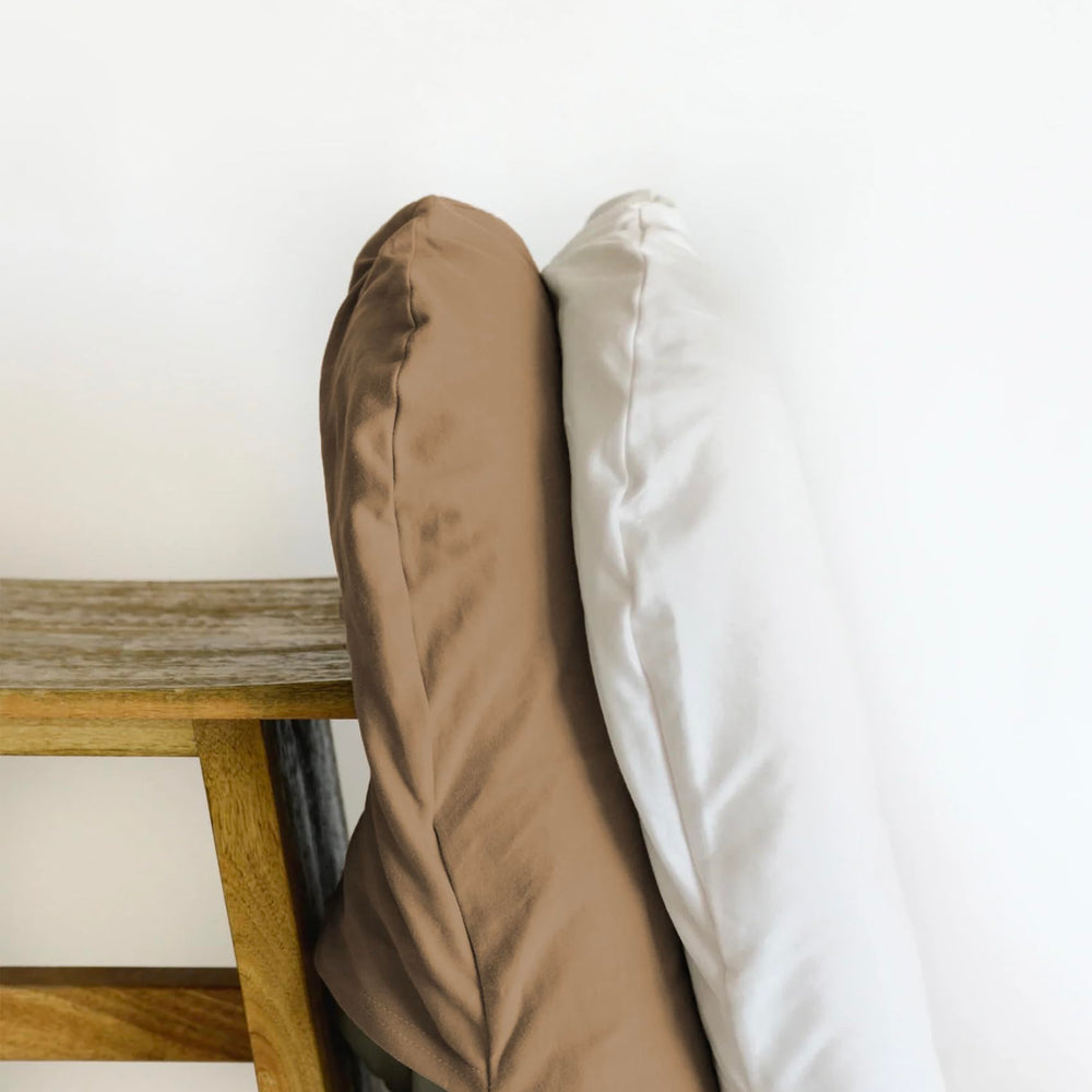 Beisurznga baby lounger brown-cover-closeup depicts cozy brown cover perfect for snuggle time.