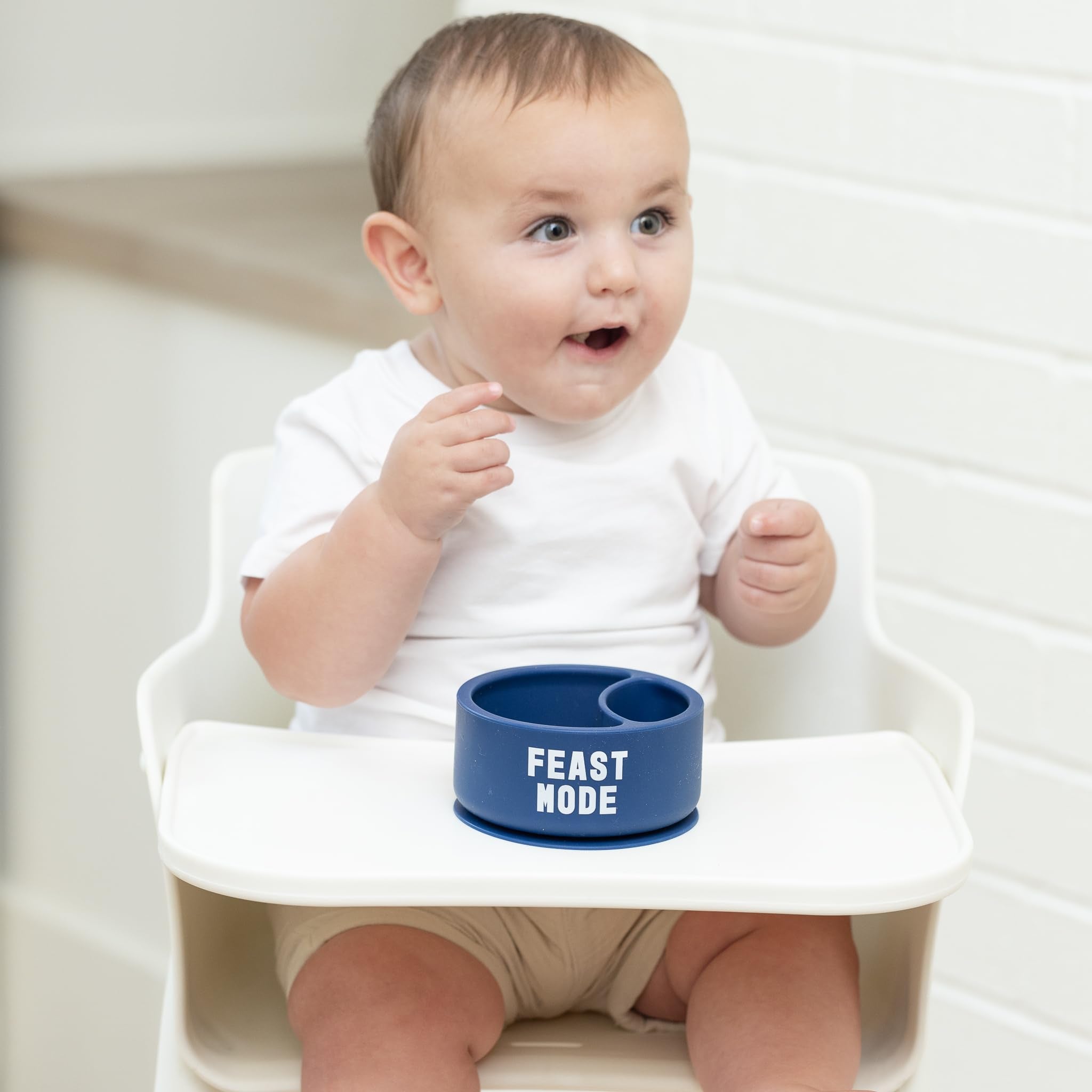 Bella Tunno Miss Mess suction base prevents spills during highchair meals.