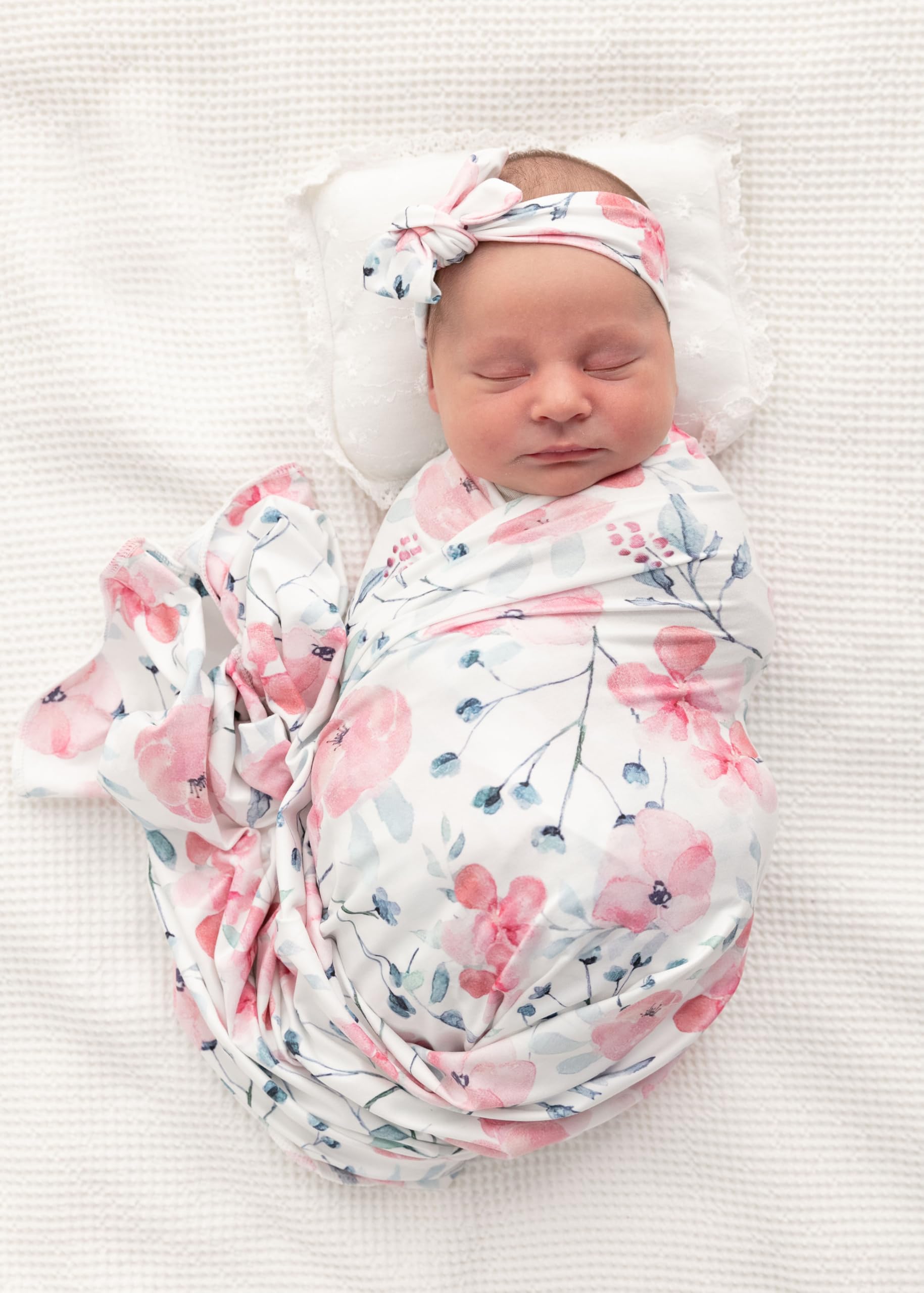 Bellasignoro swaddle doubles as nursing cover or stroller blanket for on-the-go.