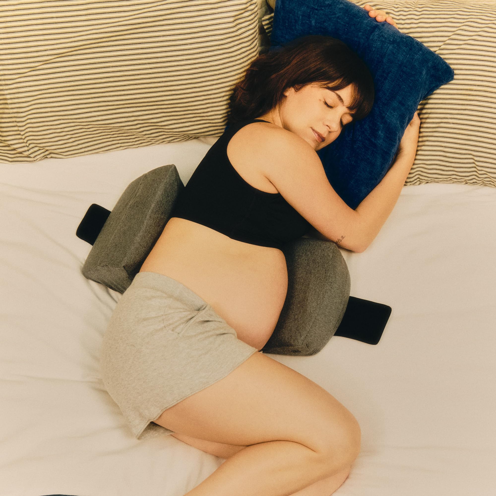 Belly Bandit SOS side sleeper pillow side profile shows adjustable belt for growing belly and comfort.