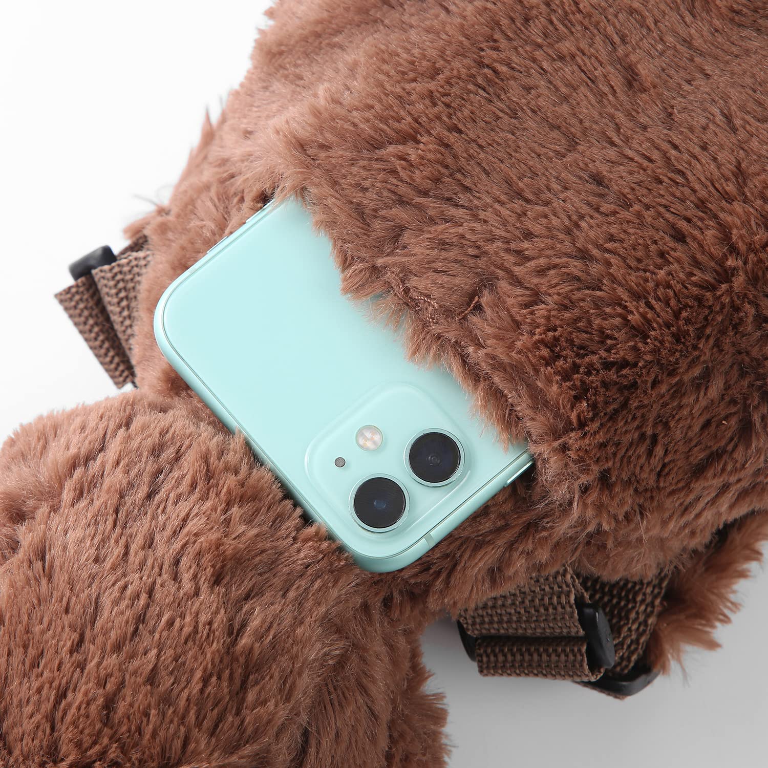 Berhapy 2-in-1 leash design shows quick-release buckles for easy wearing.
