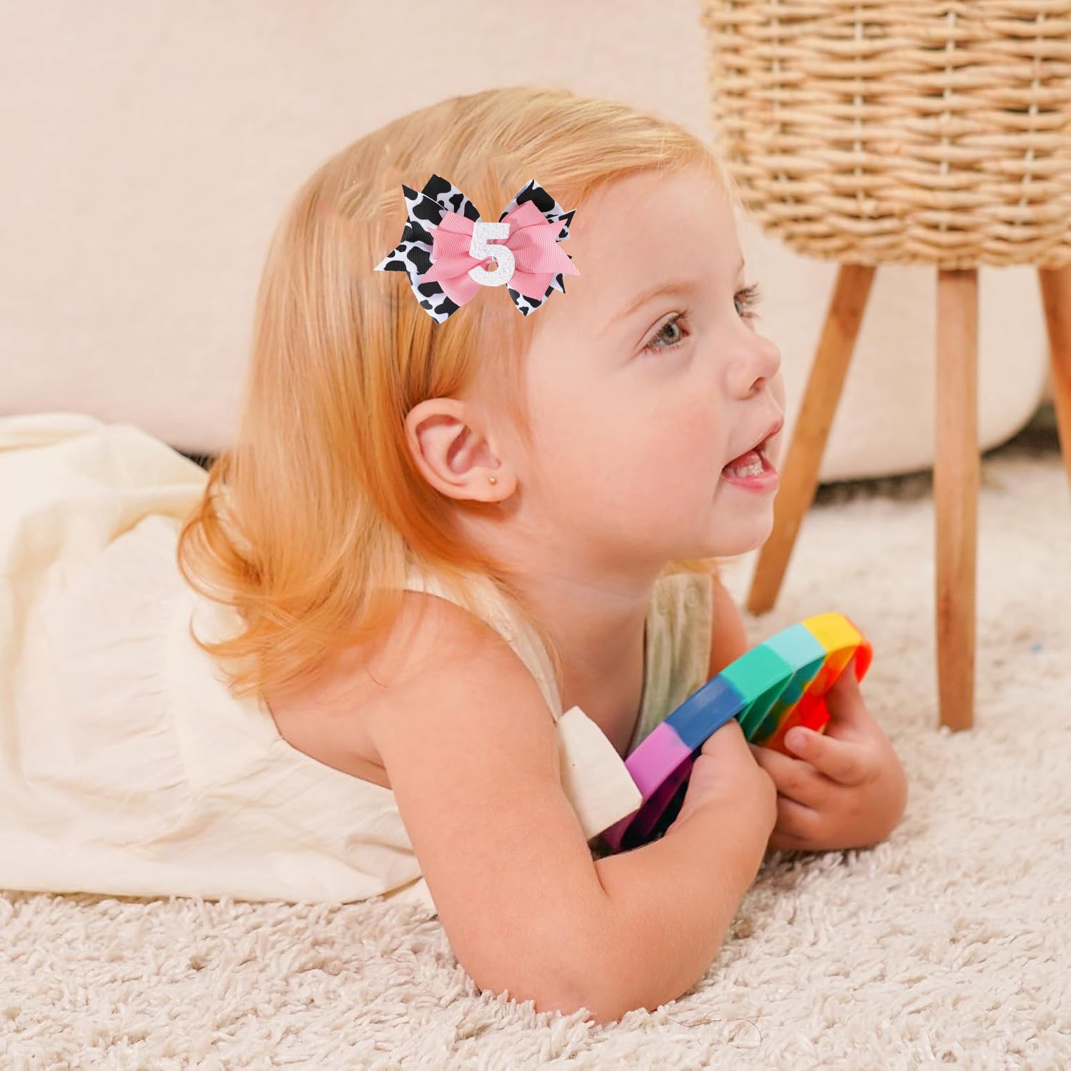 BESALECK pink sprinkle bow highlights celebrations and keeps hair neatly in place.