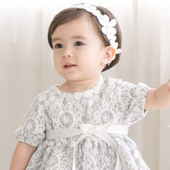 Bethynas soft nylon headband, hypoallergenic fabric ideal for newborn photos.