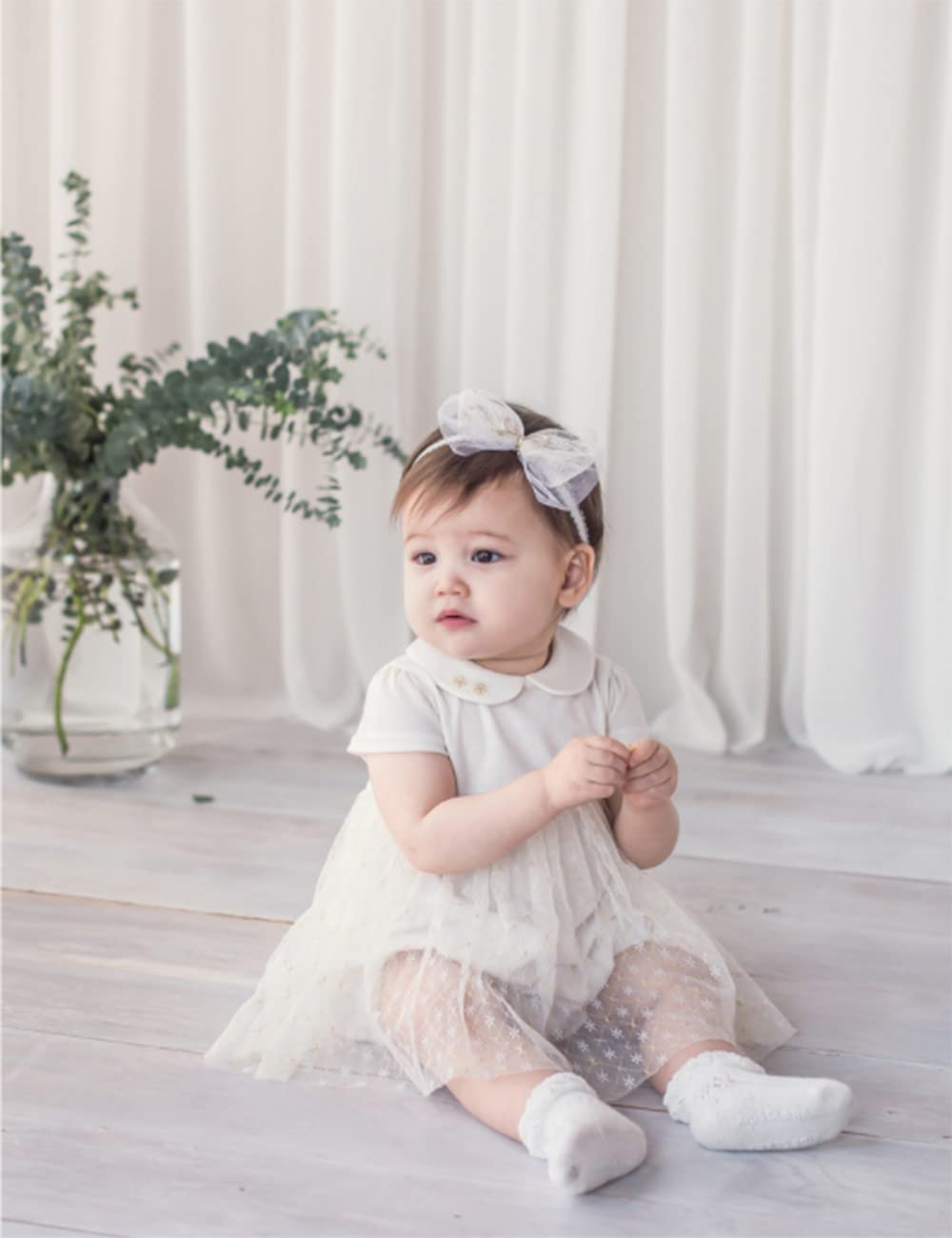Bethynas gift-ready packaging bow headband makes a charming present