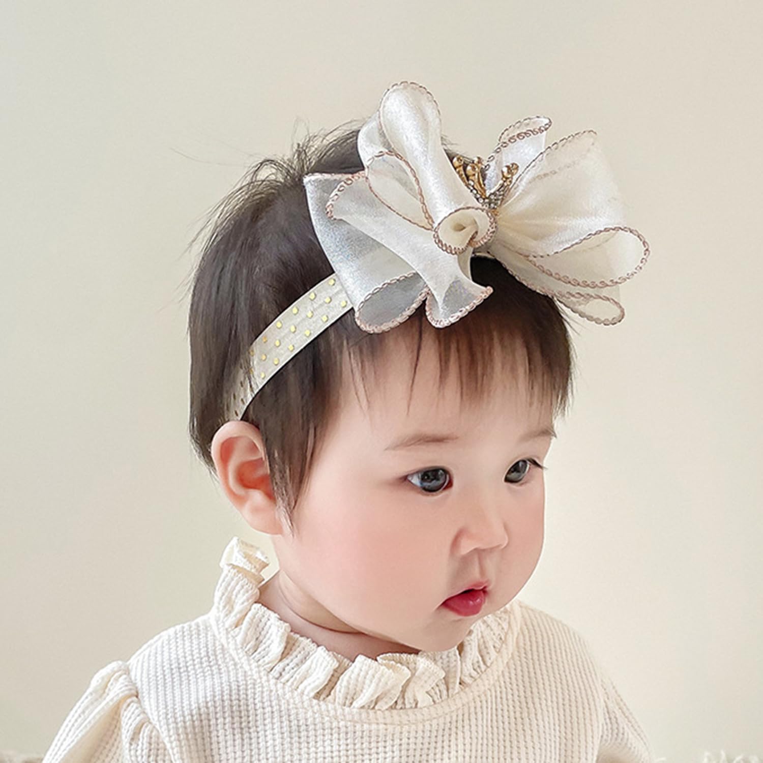 Bethynas headband at a birthday party photosession demonstrating adorable accessory