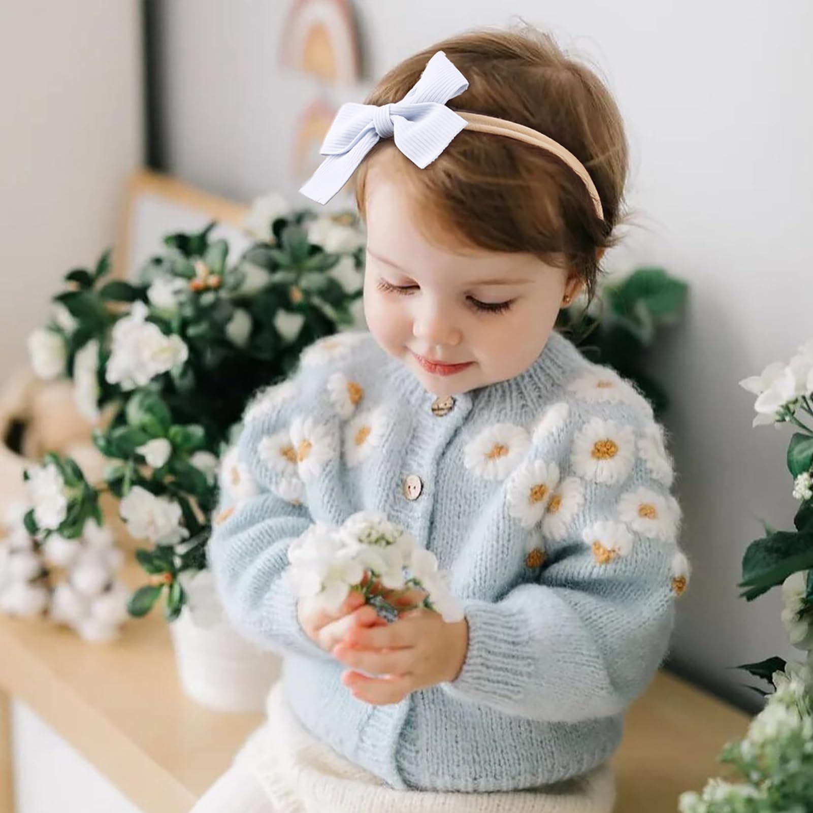 BFNAAgirl headband ideal for baby photo shoots with gentle, non-irritating materials.