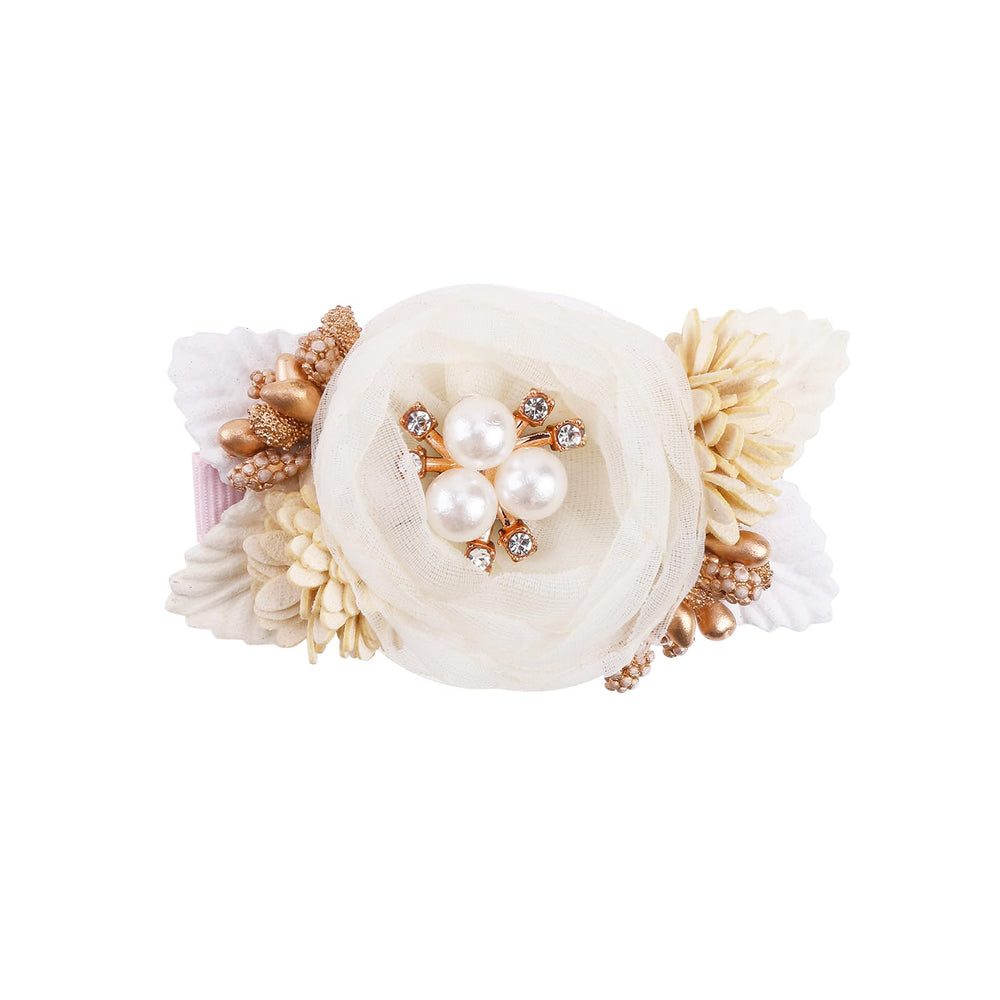 BFNAAgirl flower hair clip ideal for baby showers and gifts.
