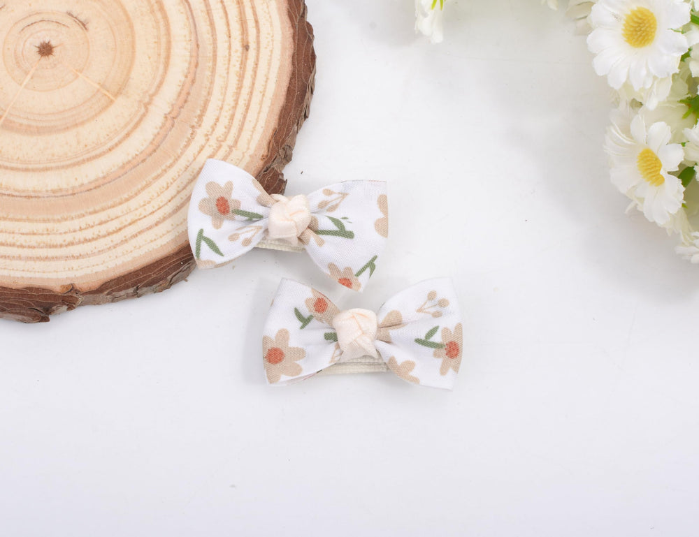 BIANHUAN baby hair bow clip on infant and toddler outfits in use