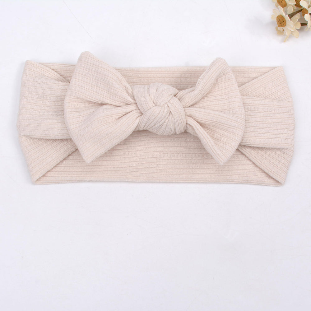 BIANHUAN newborn headband in use on baby photoshoot.