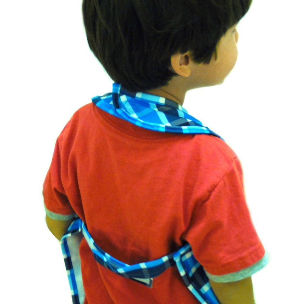 BIB-ON full-coverage bib lap pockets feature catches crumbs and sauces.