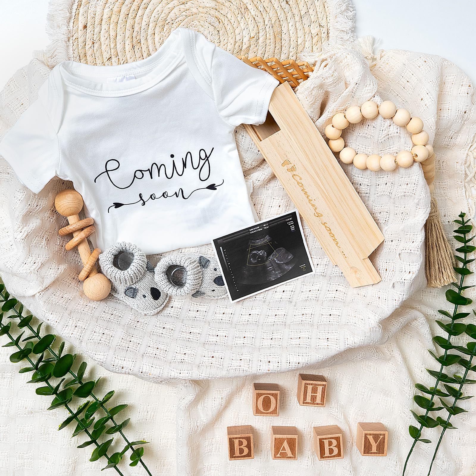 BIBIBLISSBABY photo props set for playful maternity photos