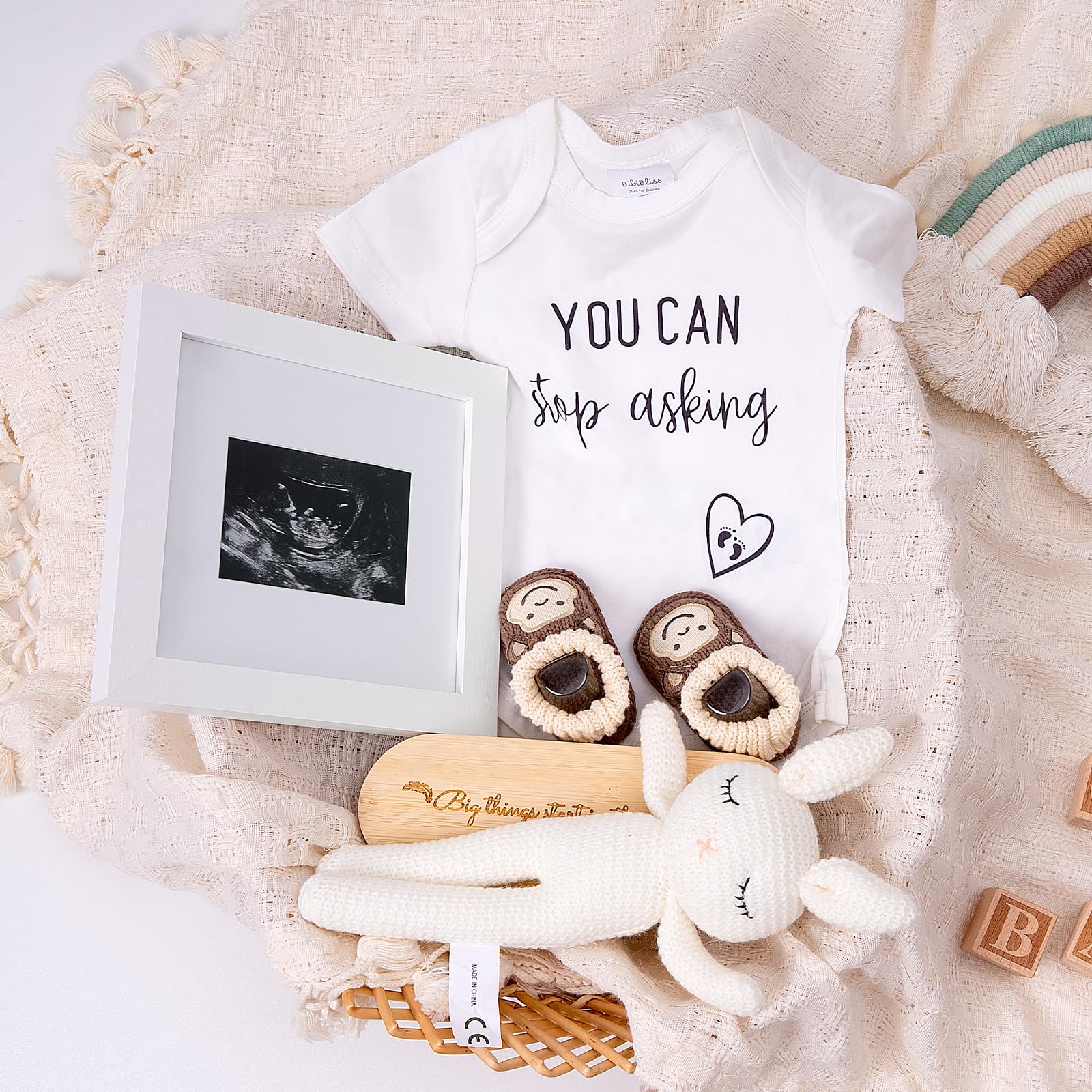 BIBIBLISSBABY photo frame to display the reveal proudly
