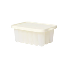 BIBS freezer tray with lid on preserves fresh breastmilk for quick feeds.