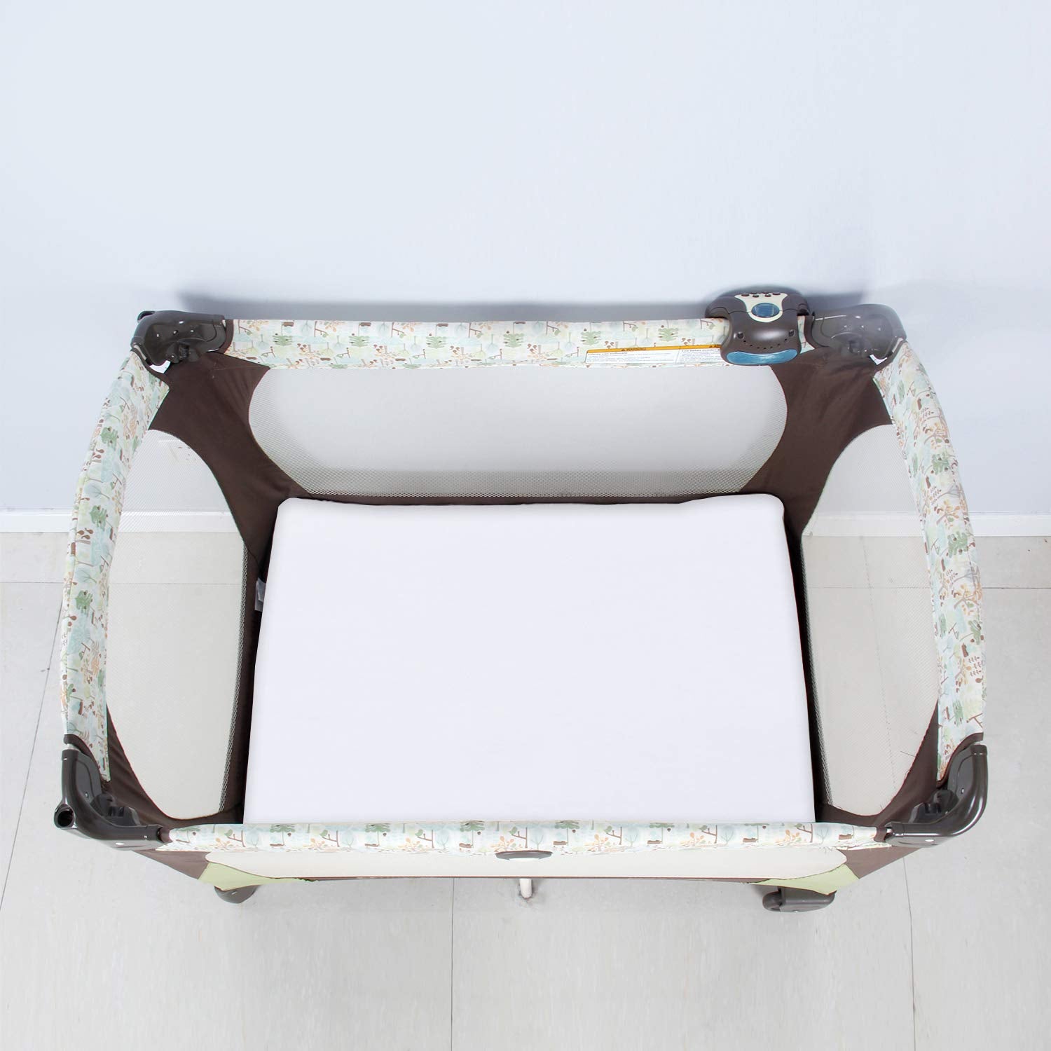 Biloban baby sheets eco-friendly fabric highlight durability and gentle touch.