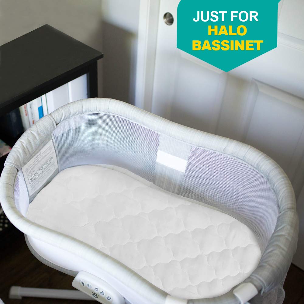 Biloban bassinet mattress cover envelope-closure keeps the cover smooth and secure.