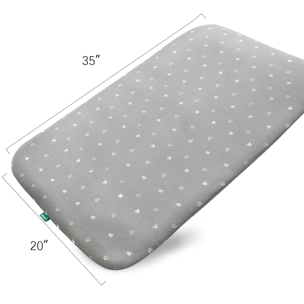Biloban breathable mesh detail promotes air circulation for a cooler, calmer nap