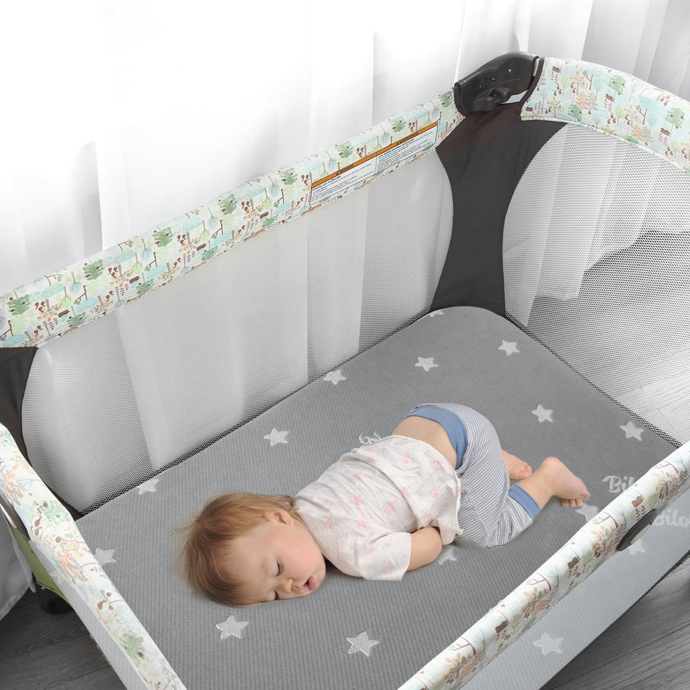 Biloban bassinet mattress pad removable cover demonstrates easy wash feature.
