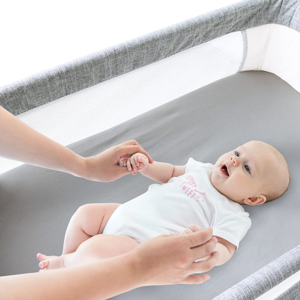 Biloban bassinet-sheet-care-durable illustrates easy machine wash care for busy parents.