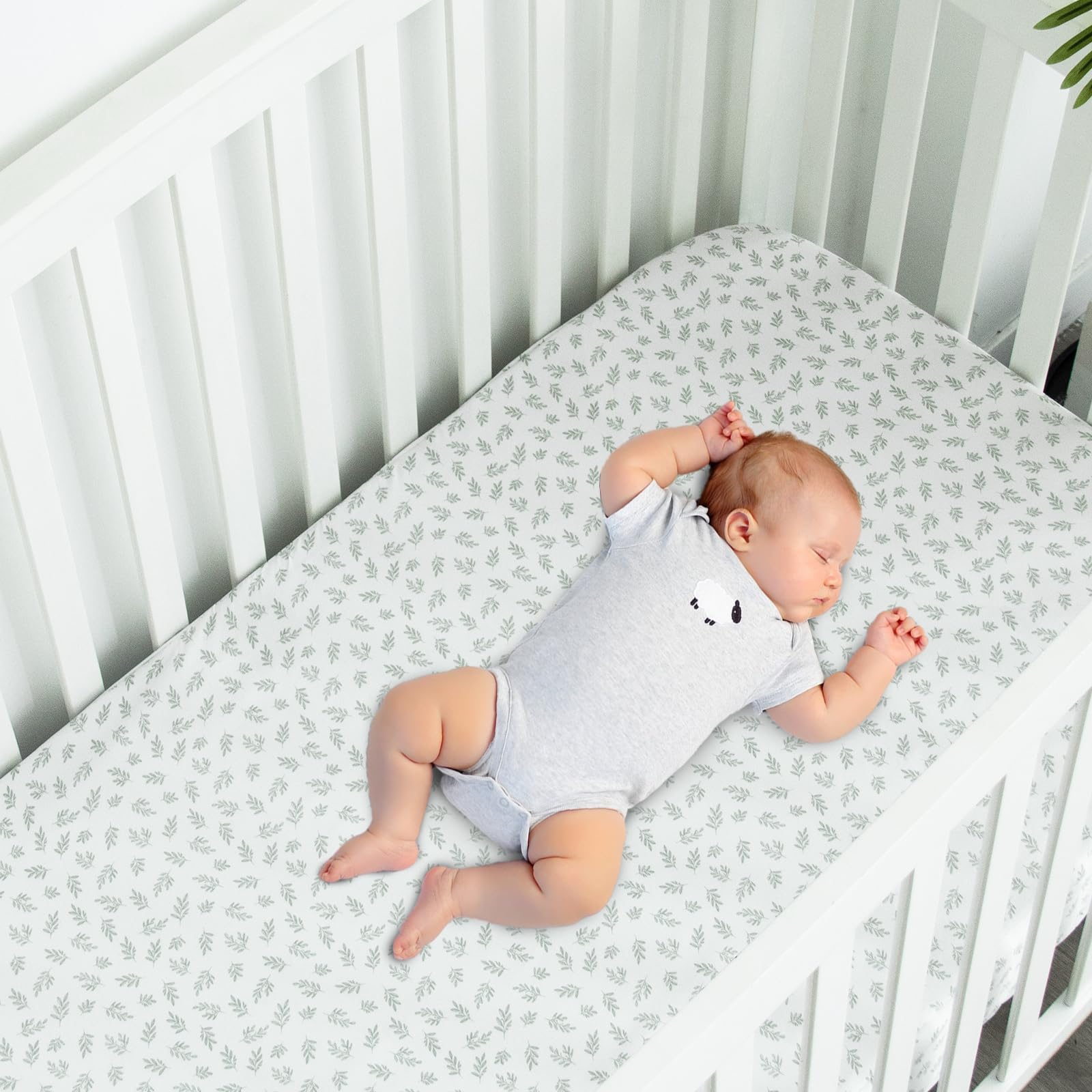 Biloban crib sheet 52x28x8 dimensions ensure snug standard-fit.
