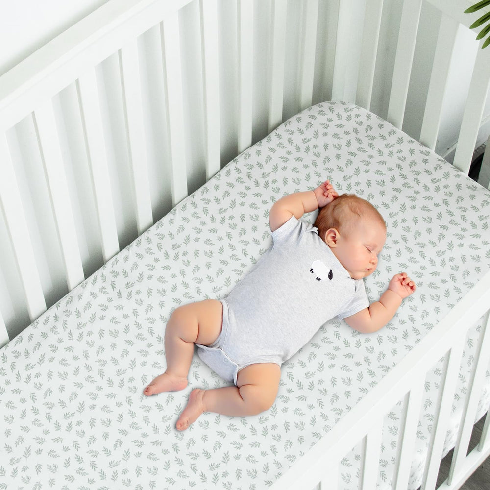 Biloban crib sheet 52x28x8 dimensions ensure snug standard-fit.