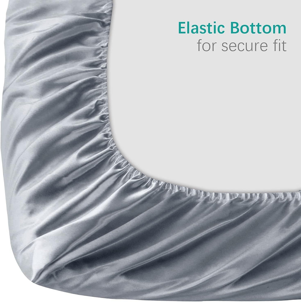 Biloban crib sheet elastic band fit ensures a flat, secure mattress cover.